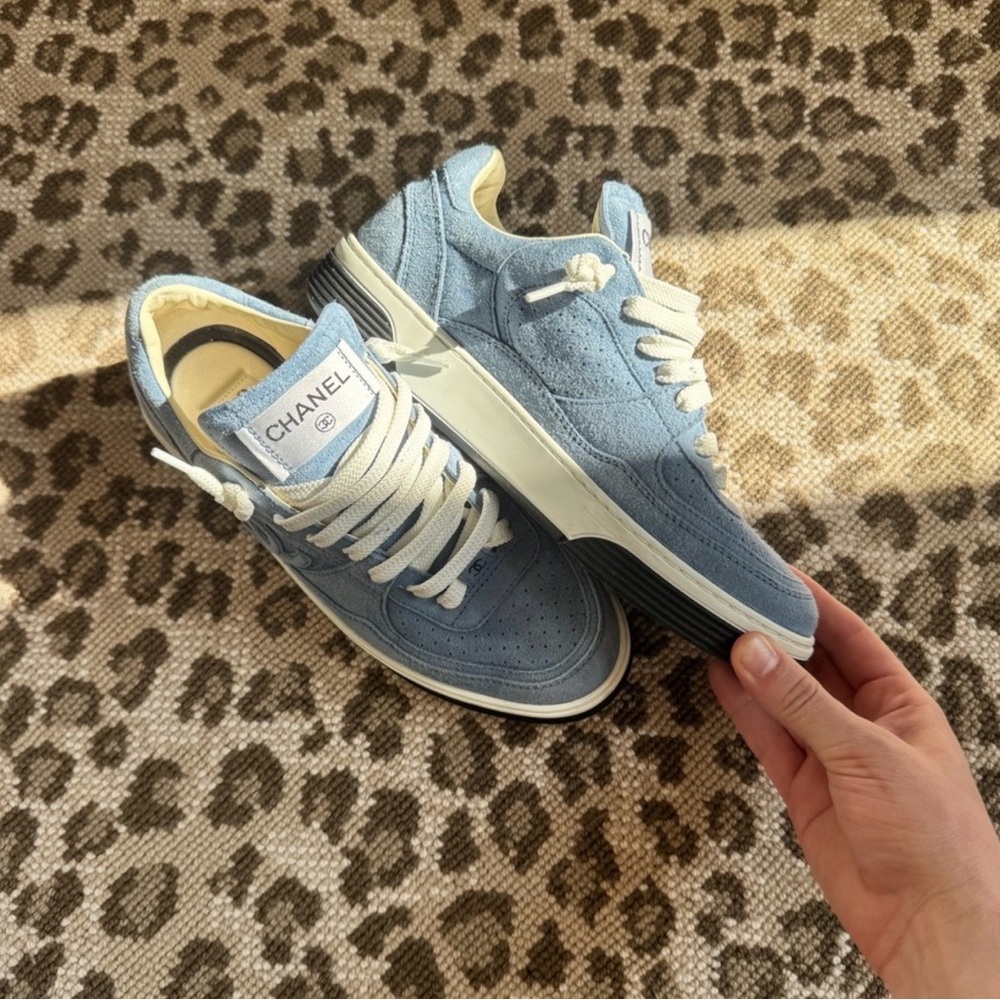 CHANEL NEVER WORN Light Blue Suede Low-Top Sneakers with White Laces - Picture 5 of 7